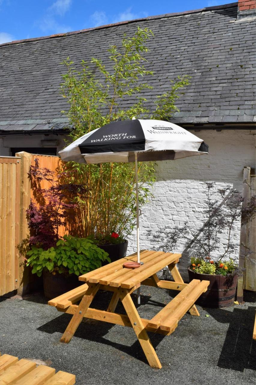 Red Lion Coaching Inn เอลส์เมียร์ ภายนอก รูปภาพ