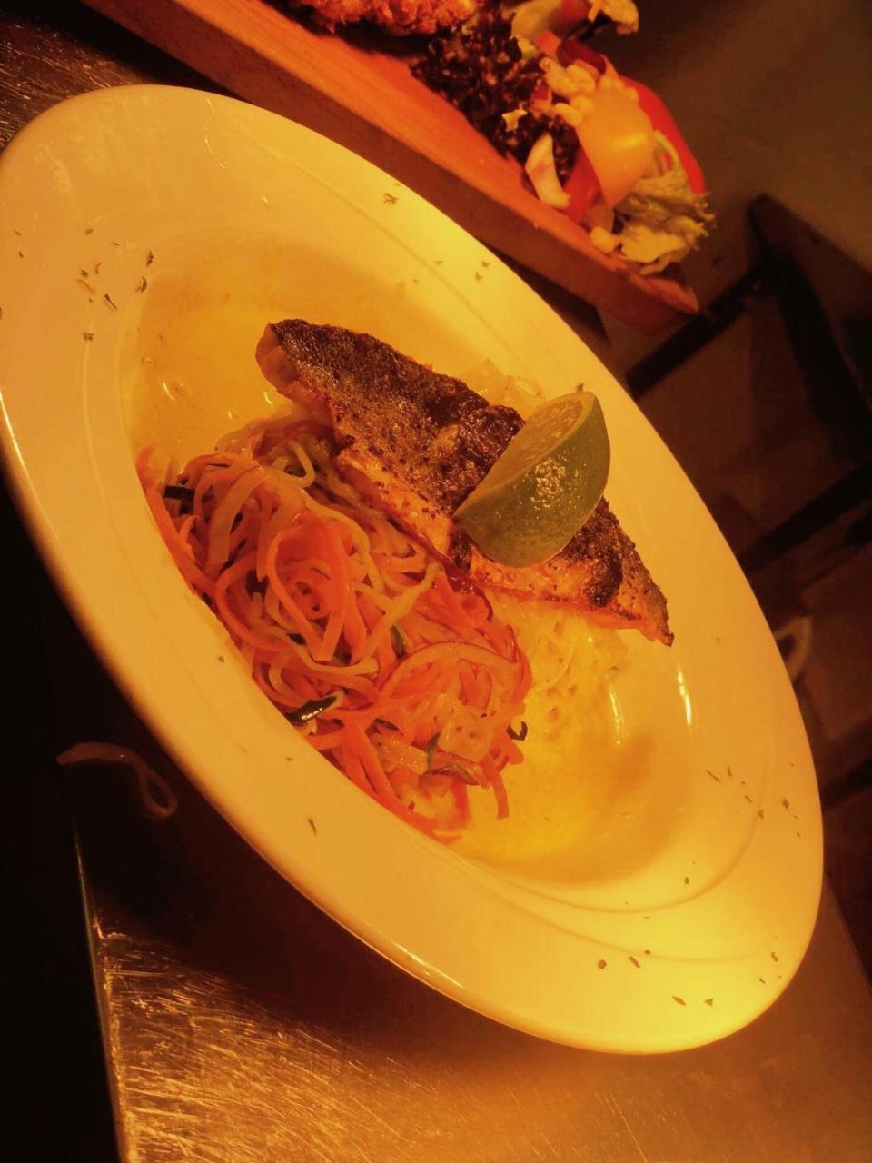 Red Lion Coaching Inn เอลส์เมียร์ ภายนอก รูปภาพ